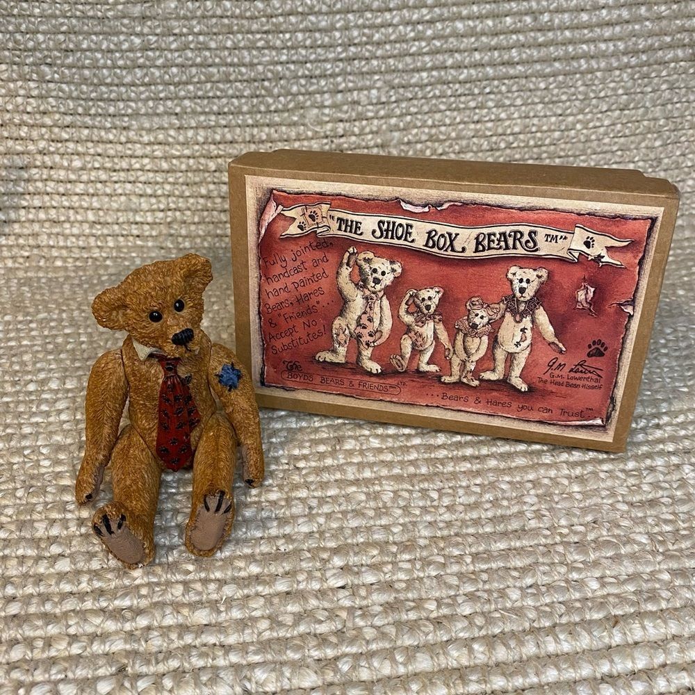 Vintage The Shoe Box Bears figurine Style# 3200
Augustus "Gus" Grizberg
